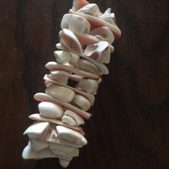 🎉SOLD!🎉🌻🌻🌻 Faux Shell Bracelets - Picture 3 of 3
